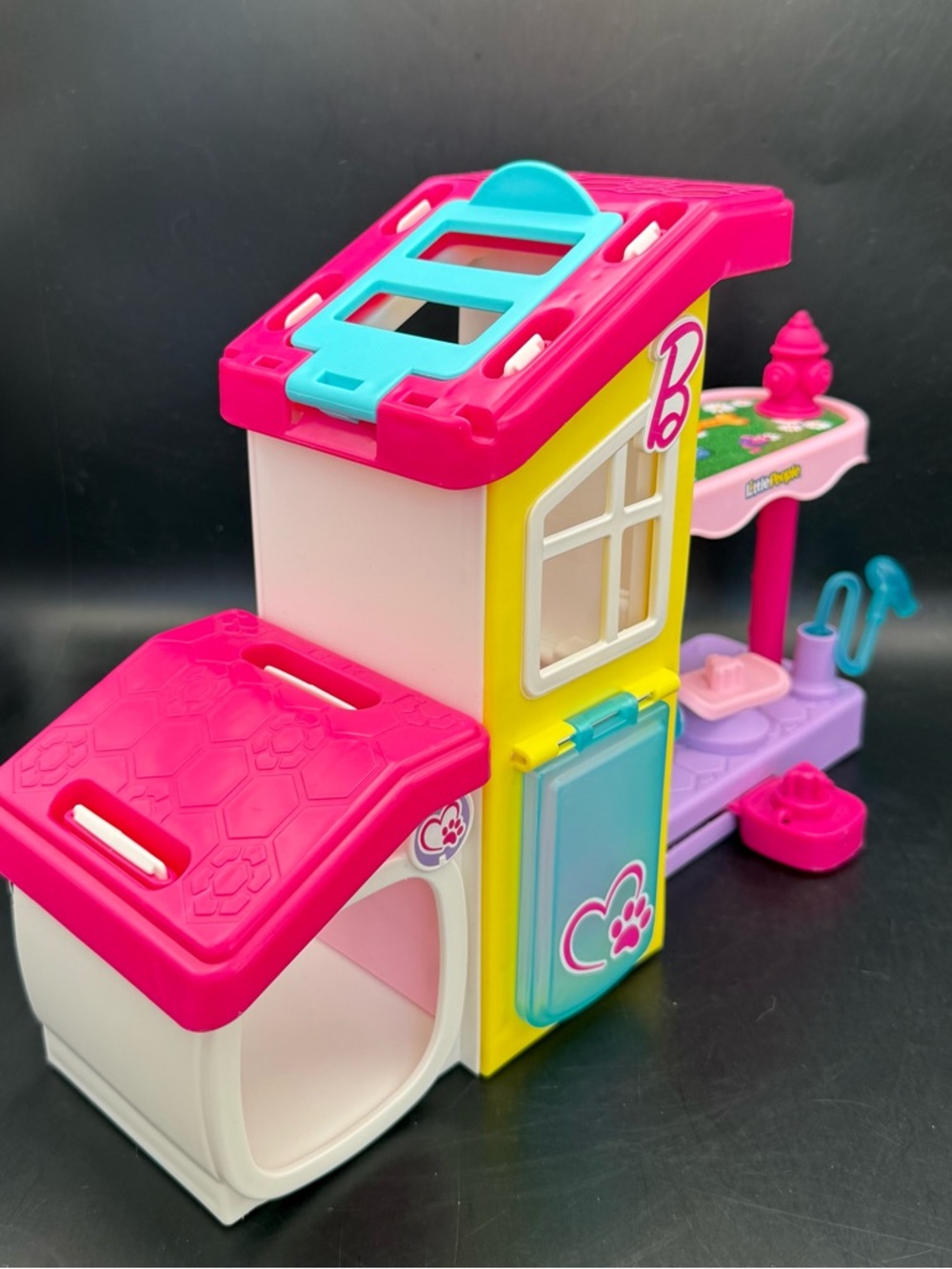 Fisher-Price Little People Barbie Pet Spa & Car w/Sounds, 3 Girls & 2 Pets WORKS - Picture 8 of 14